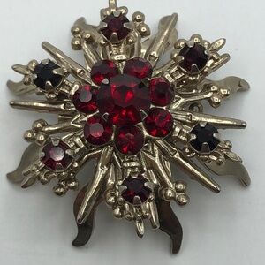 VTG starburst brooch, pendant w/vibrant Ruby red rhinestones, silver filigree
